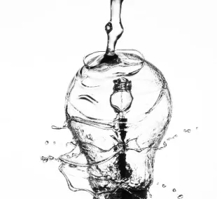 画像：水を電気分解したイメージ
